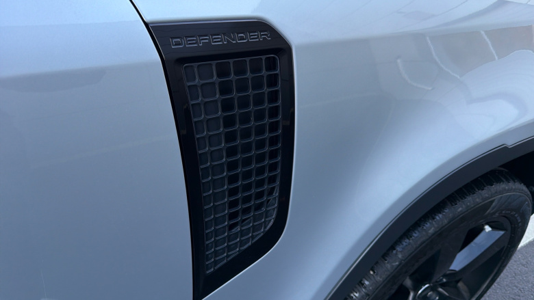 Land Rover Defender 2.0 P300 SE 90 3dr Auto Petrol Estate